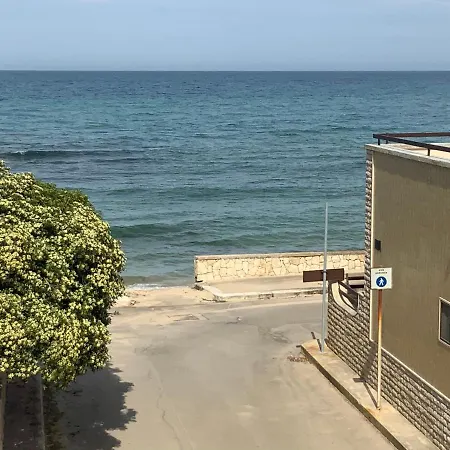 A Due Passi Dal Mare דירה