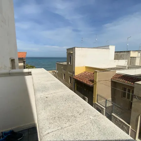 A Due Passi Dal Mare * Lendinuso